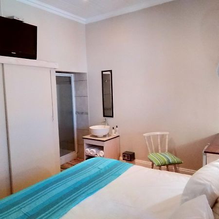 Guesthouse On Irvine พอร์ตเอลิซาเบธ ภายนอก รูปภาพ