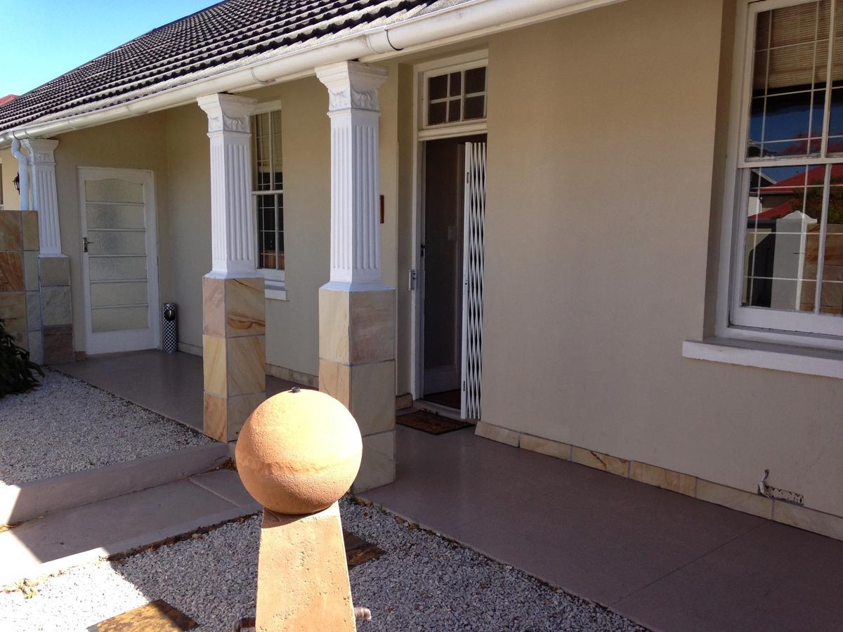 Guesthouse On Irvine พอร์ตเอลิซาเบธ ภายนอก รูปภาพ
