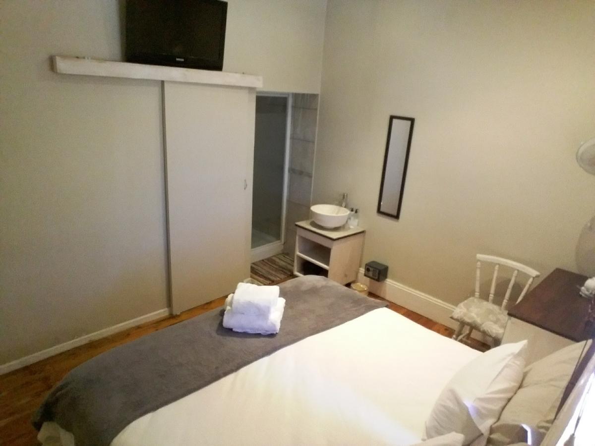 Guesthouse On Irvine พอร์ตเอลิซาเบธ ภายนอก รูปภาพ